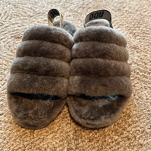 Ugg Fluff Yeah platform Slipper's size 8/ grey